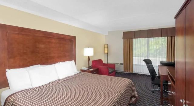 Номер Standard Days Inn by Wyndham Geneva/Finger Lakes
