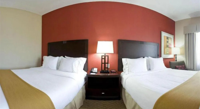 Holiday Inn Express Hotel & Suites Crestview South I-10, Book Hotel Hoteller i Crestview med pool, Swimmingpool