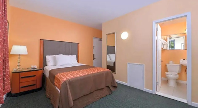 Номер Standard Media Inn & Suites