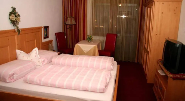 Hotel Edelweiss, Book Hotel Fügen Tyrol