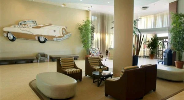 Howard Johnson Plaza Dezerland Beach & Spa, Забронировать Курортный отель Отели Miami Metropolitan Area 3 звезды, 3*