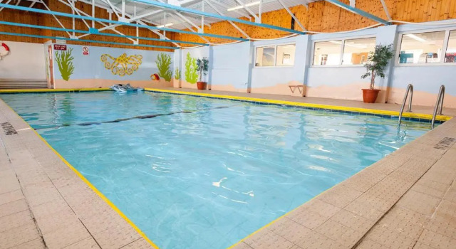 46 Gower Holiday Village with Swimming pool, Забронировать Отель Отели Суонси с бассейном, Бассейн