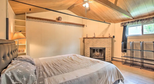 Waterfront Houghton Lake Cabin W/private Dock, Varaa Lomakoti Houghton Lake Michigan