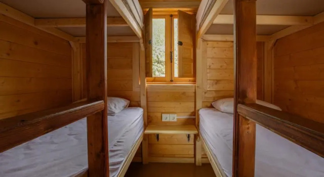 Camping la Sierrecilla, Varaa Leirintäalue Telttailu ja glamping kohteessa Malaga Province, Leirintäalue
