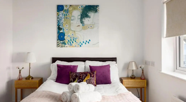 Коттедж Superb 3-bed House With Parking Garden in London
