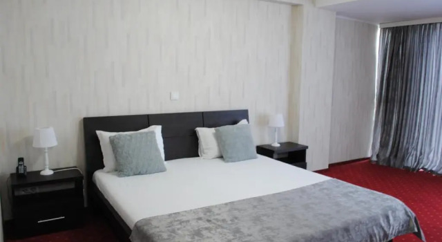 Полулюкс Hotel Corona