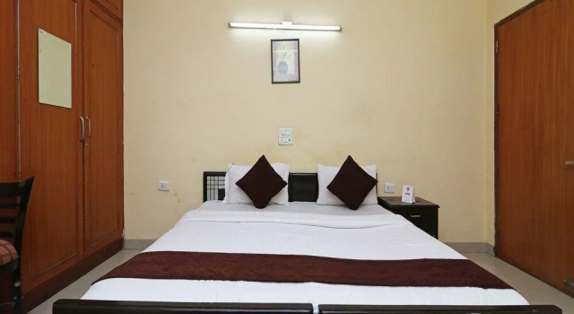 Divine Inn by OYO Rooms, Varaa Hotelli Gurgaon 