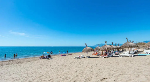 Апартаменты Sun & Sand Beach Apartment