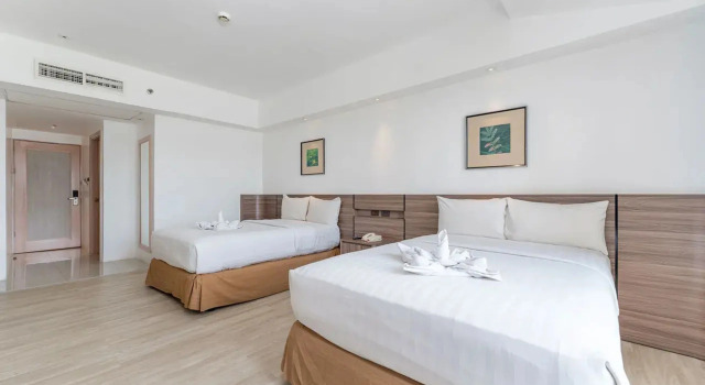 Номер Deluxe Crown Regency Hotel & Towers