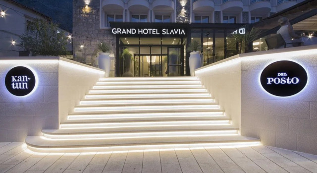Grand Hotel Slavia, Забронировать Отель Башка-Вода Макарска Ривьера, рядом с Памятник Св. Николаю