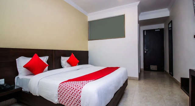 OYO 18849 Hotel Raj Shikhar, Забронировать Отель Отели штата Раджастхана с парковкой, Парковка