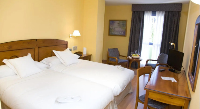 Hotel Plaza de Santiago, Varaa Hotelli SPA-hotellit kohteessa Madridin maakunta, SPA