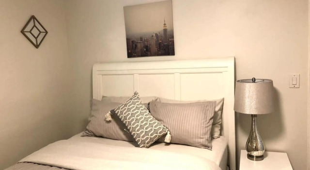Tucked away garden level studio near Cambridge, Rezerwuj Hotel Waltham Boston