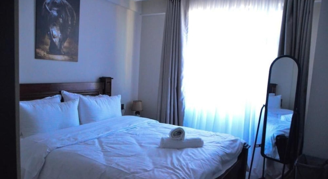 Top Notch One-Bedroom Apartment, Забронировать Апартаменты/квартира Отели Найроби Каунти с парковкой, рядом с Торговый центр Yaya Centre, Парковка