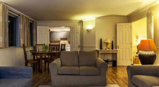 The Elegant Mayfair
