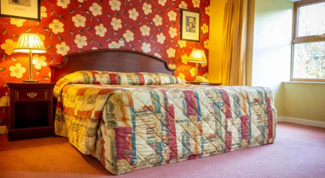 Lynhams Hotel
