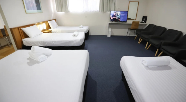 Четырёхместный семейный номер Standard Reign Inn Newcastle