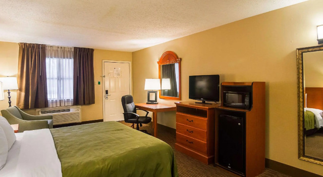 Двухместный номер Standard Quality Inn & Suites Garland - East Dallas