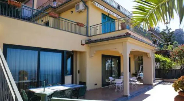 Taormina Design Apartment, Забронировать Апартаменты/квартира Апартаменты Таормина, рядом с Железнодорожный вокзал Таормина – Джардини Наксос, Апартаменты/квартира