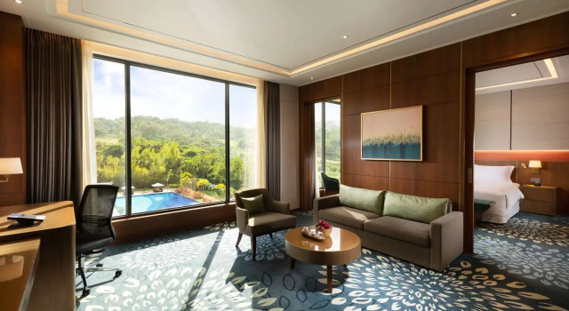 Люкс с балконом Hilton Clark Sun Valley Resort