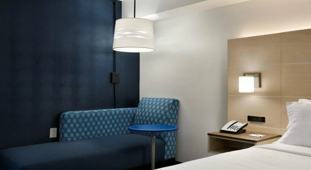 Люкс Deluxe Holiday Inn Express - Williamsburg Busch Gardens Area by IHG