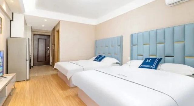 Кровать в общем номере Jiamei Apartment Hotel