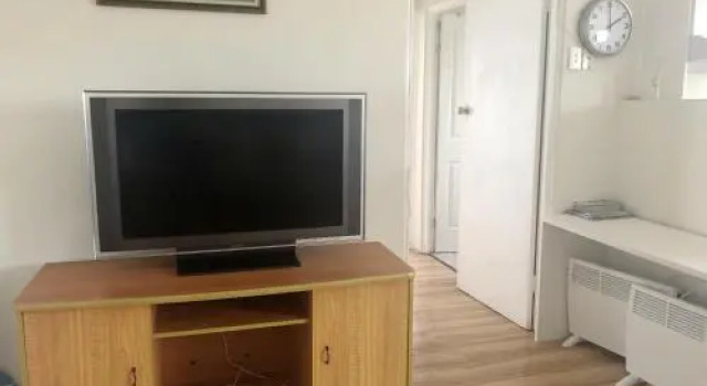 Convenient, Bright and Affordable 2 Bedroom Unit