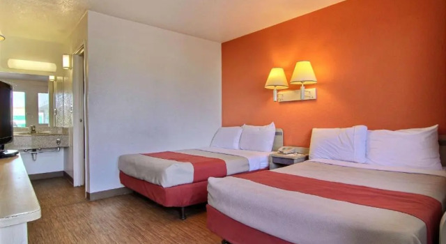 Четырёхместный номер Standard Motel 6-Odessa, TX