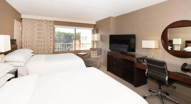 Четырёхместный клубный номер Standard Sheraton Hartford South