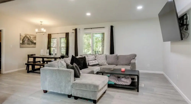 Riverfront Home w/ Porches & Views in Cotter!, Varaa Lomakoti Cotter 