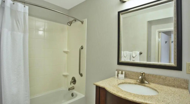 Номер Standard Courtyard by Marriott Gulfport Beachfront