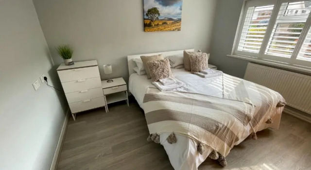 Large family Bungalow, parking & Bike Store BPW, Забронировать Отель Мертир-Тидвилл Brecon Beacons, рядом с Парк и музей Cyfarthfa
