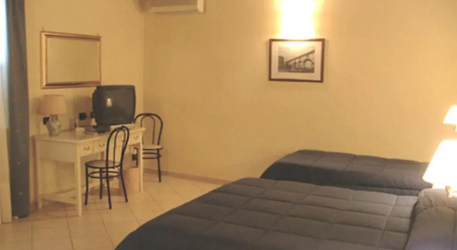 Четырёхместный номер Standard с балконом и с видом на город Hotel Relais Modica