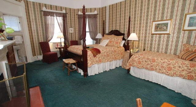 1898 Waverly Inn, Забронировать Отель Отели в центре Хендерсонвилл с завтраком, отели в центре Хендерсонвилл с завтраком
