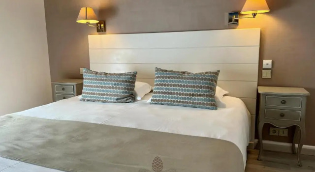Двухместный номер Standard с балконом Hotel des Pins