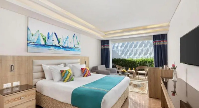 Двухместный номер Standard с балконом и с видом на бассейн Pickalbatros Palace Sharm "Aqua Park"- All inclusive