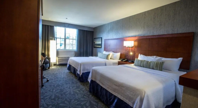 Четырёхместный номер Standard с видом на гавань Courtyard by Marriott St. Johns Newfoundland