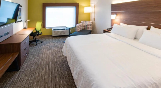 Двухместный номер Standard Holiday Inn Express & Suites - North Battleford by IHG