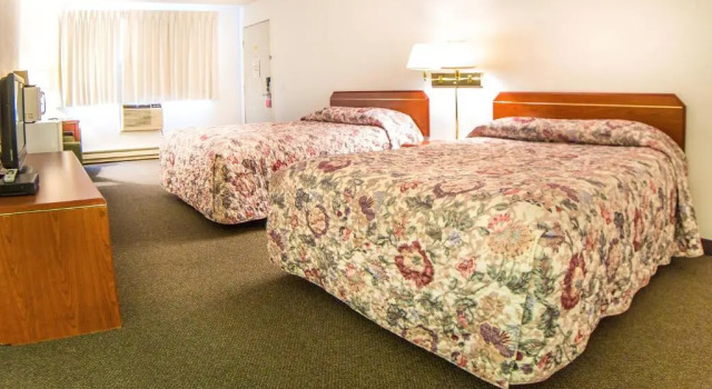 Четырёхместный номер Standard Ponderosa Motel