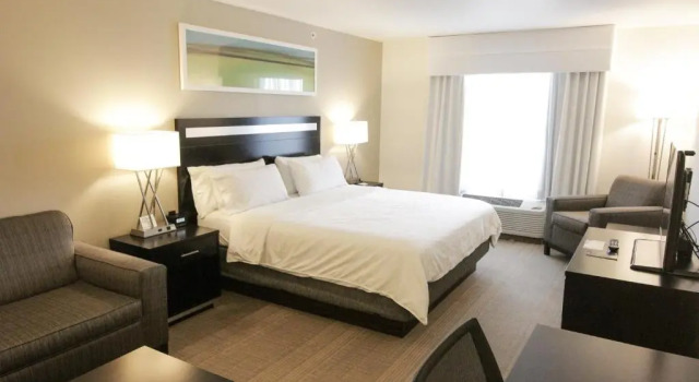 Люкс Holiday Inn Express and Suites Montgomery by IHG