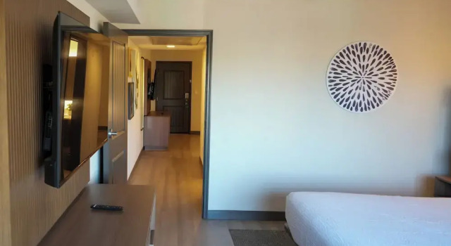 Люкс c 1 комнатой Holiday Inn & Suites Phoenix Airport by IHG