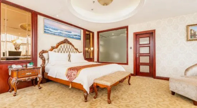 Люкс Deluxe Tianhu Jiahua Hotel (Yinchuan Xingqing Wanda store)