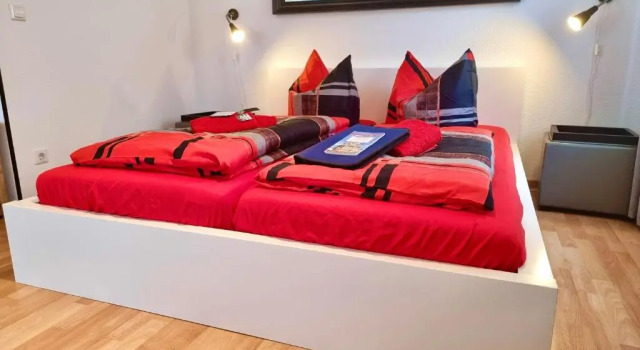 FeWo 2,4,5,6 Altstadt - Am grossen Garten, Book Hotel Altstadt 
