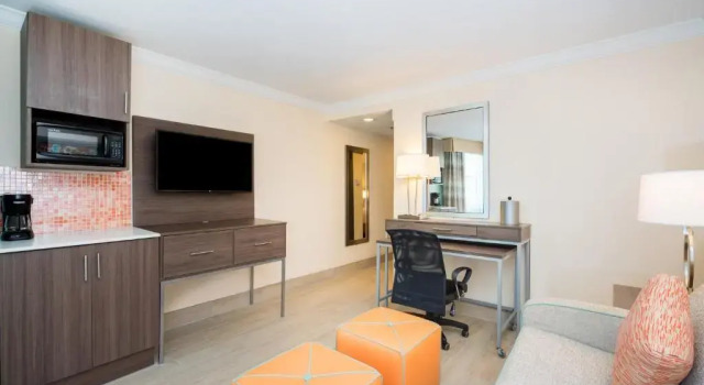 Двухместный люкс Holiday Inn Express & Suites Nassau by IHG