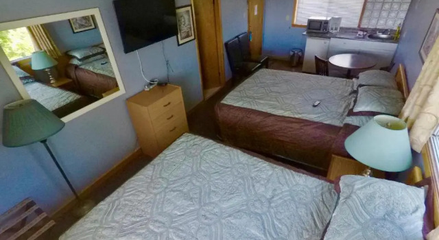Четырёхместный номер Standard Hillside Motel