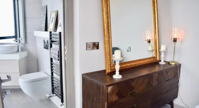 Contemporary 2 Bedroom Apartment Near Ifsc