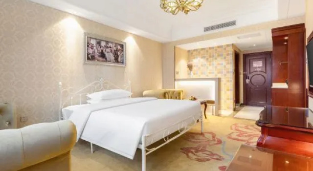 Семейный люкс Deluxe Vienna Hotel Guangxi Liuzhou Luzhai