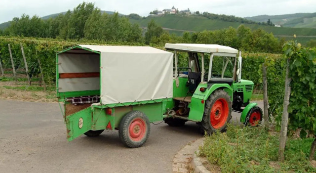 Ferienweingut Hensler, Забронировать Отель Отели Хунсрюк с парковкой, Парковка