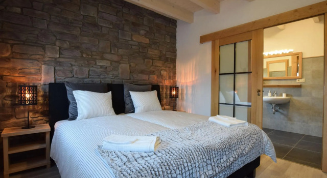 Grandeur Villa with Sauna & Hot Tub in Durbuy, Забронировать Вилла Отели Дюрбюи с парковкой, рядом с Durbuy Christmas Market, Парковка