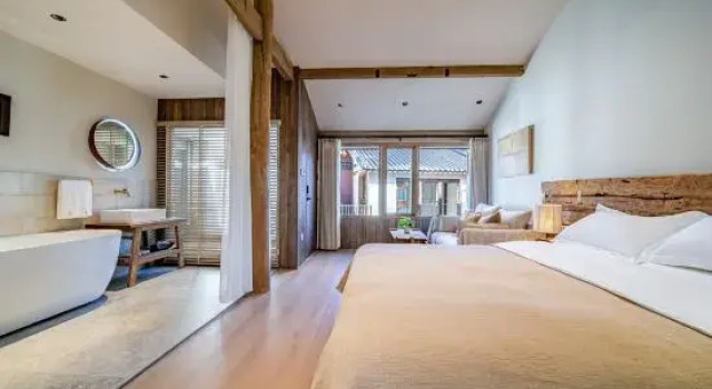 Люкс Deluxe Sun Wowo Inn